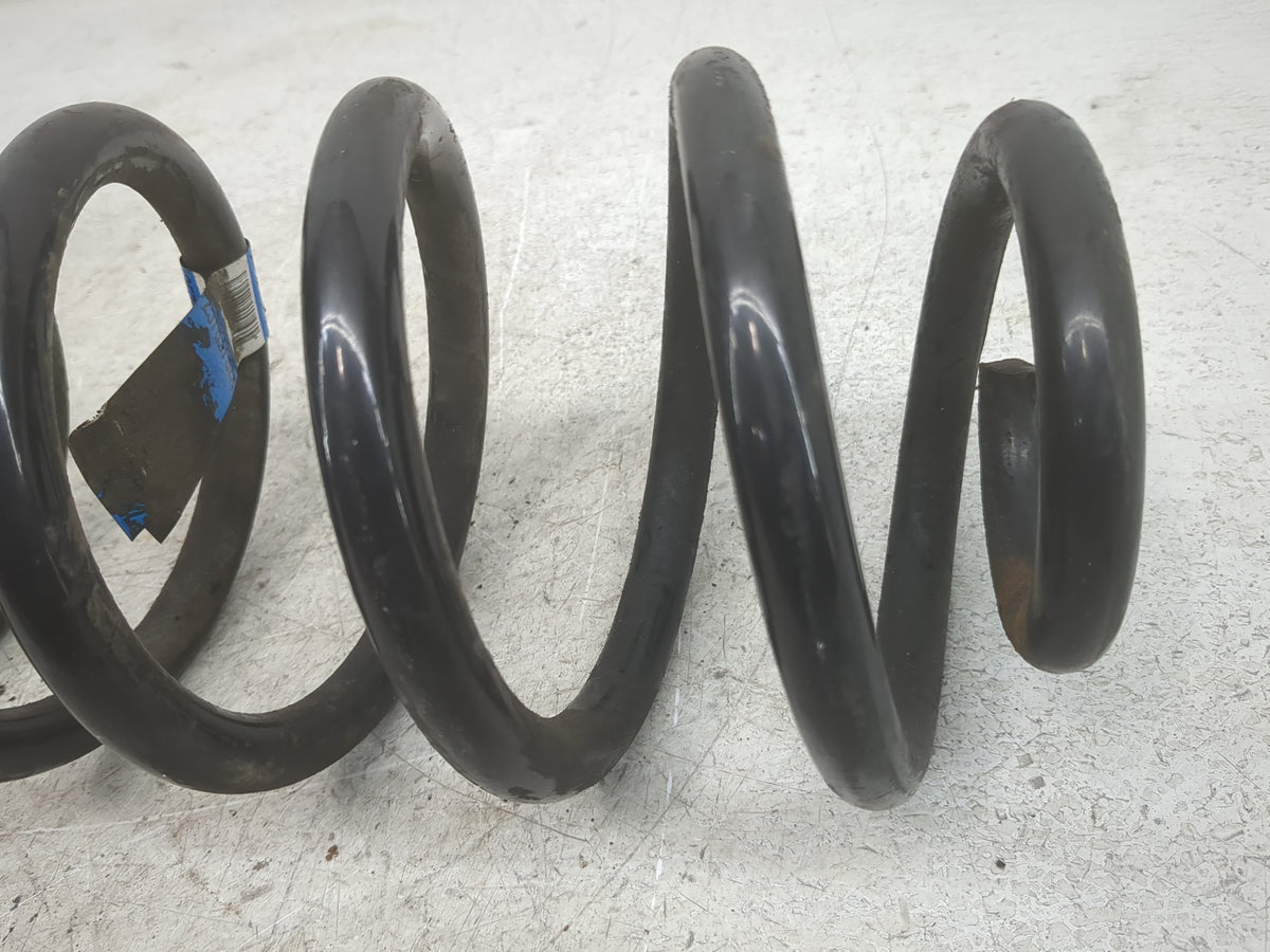 2007-2014 Gmc Yukon Passenger Rear Coil Spring - Oem 1387130 - Oemusedautoparts1.com