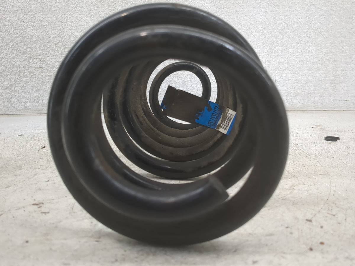 2007-2014 Gmc Yukon Passenger Rear Coil Spring - Oem 1387130 - Oemusedautoparts1.com