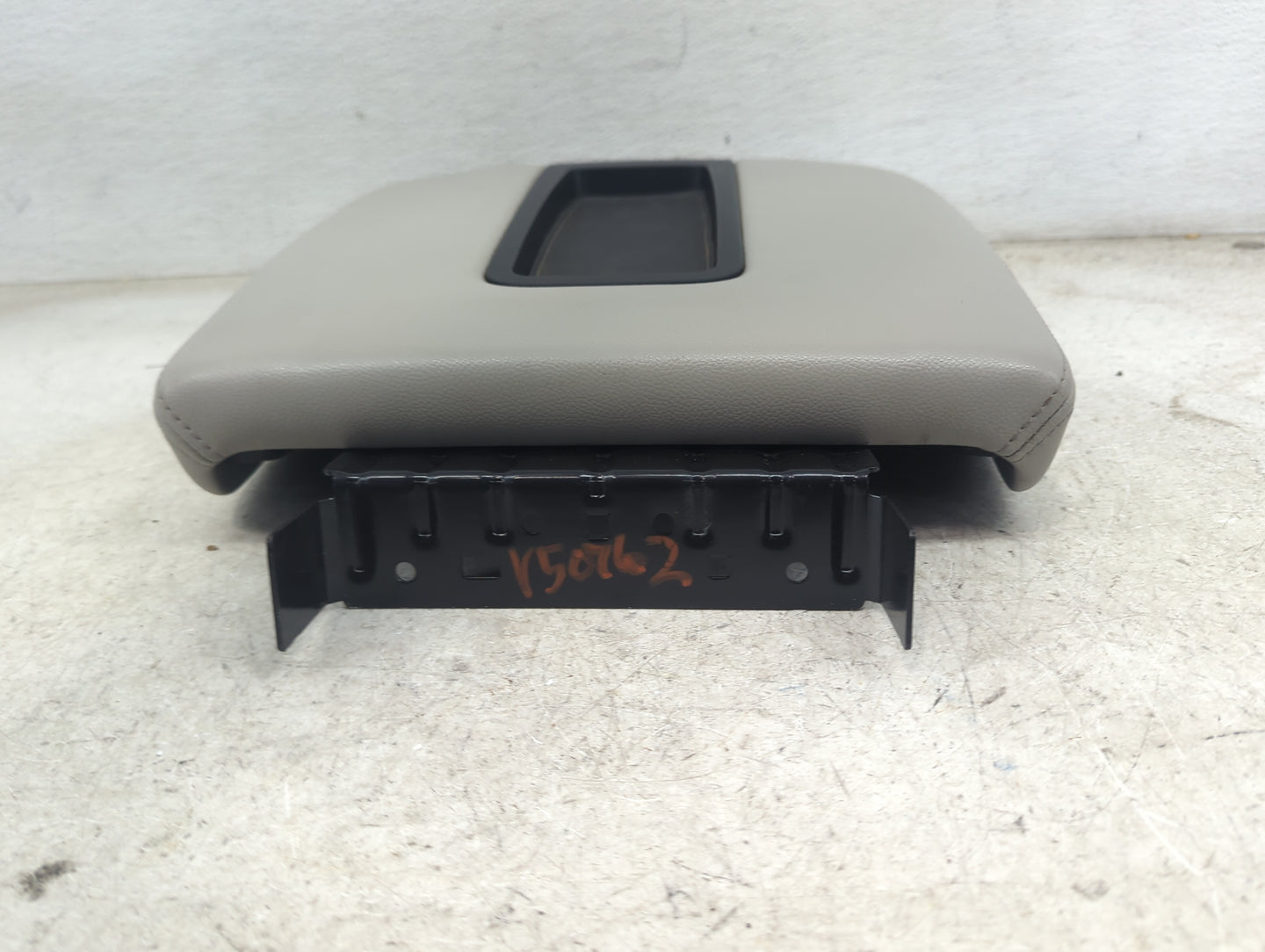 2007-2009 Gmc Yukon Center Console Armrest Cover Lid Fits Fits 2007 2008 2009 OEM Used Auto Parts - Oemusedautoparts1.com