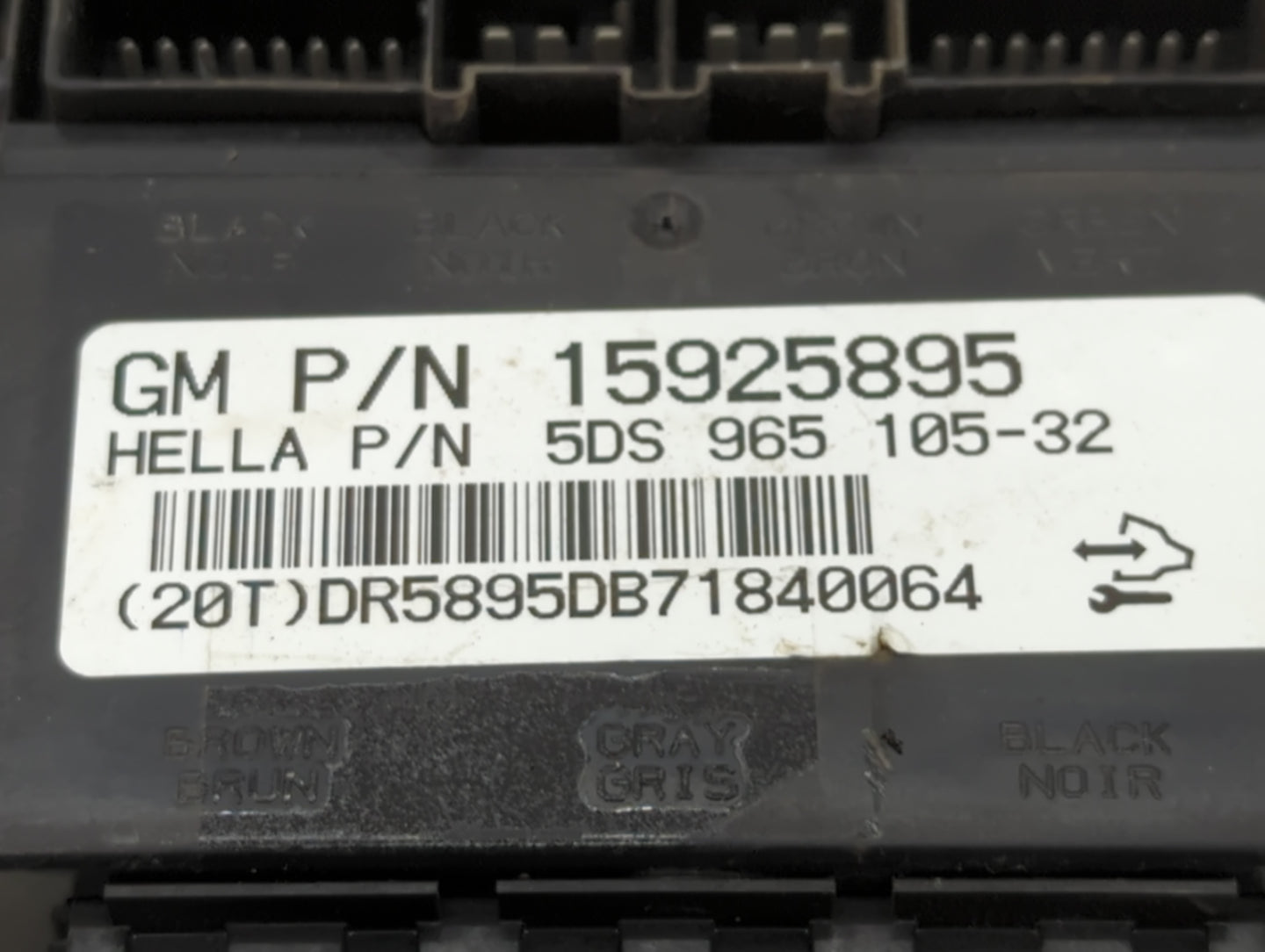 2007-2011 Gmc Yukon Body Control Module Bcm Inner Cabin Fuse Box - Oemusedautoparts1.com