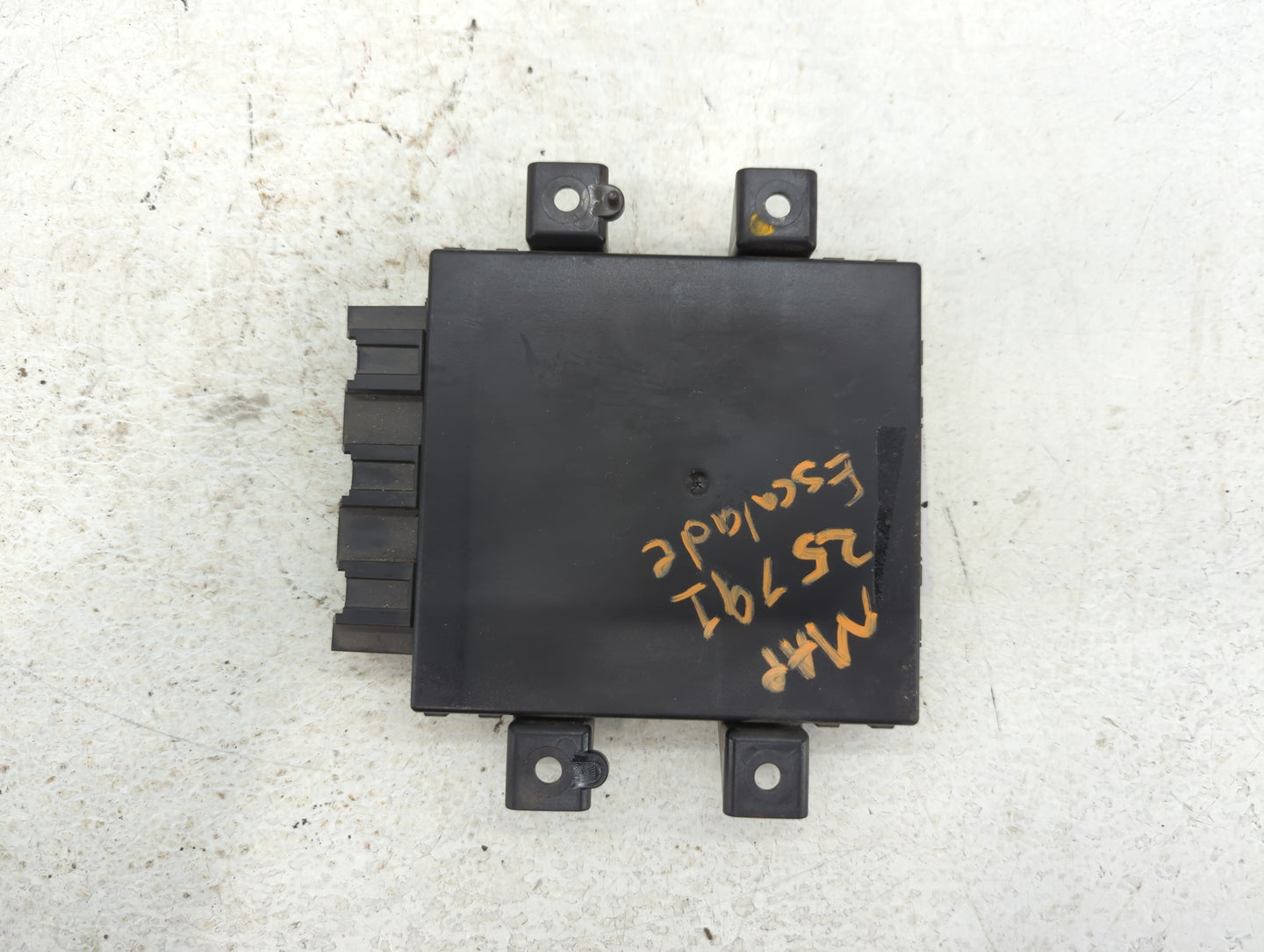 2007-2011 Gmc Yukon Body Control Module Bcm Inner Cabin Fuse Box - Oemusedautoparts1.com