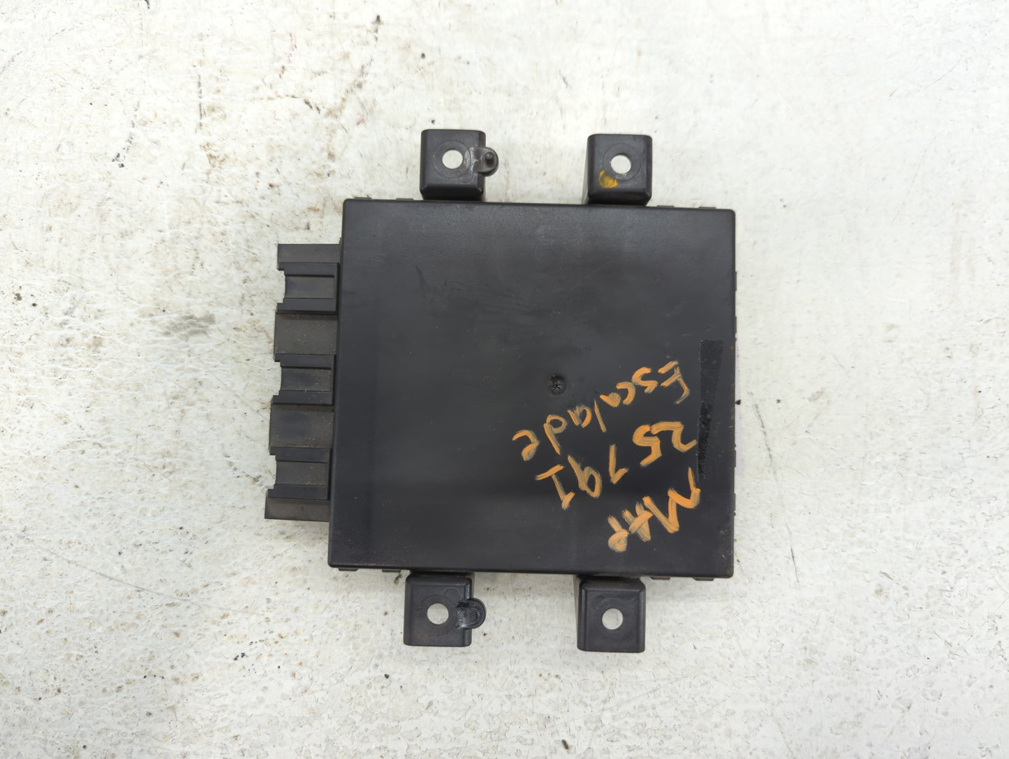 2007-2011 Gmc Yukon Body Control Module Bcm Inner Cabin Fuse Box - Oemusedautoparts1.com