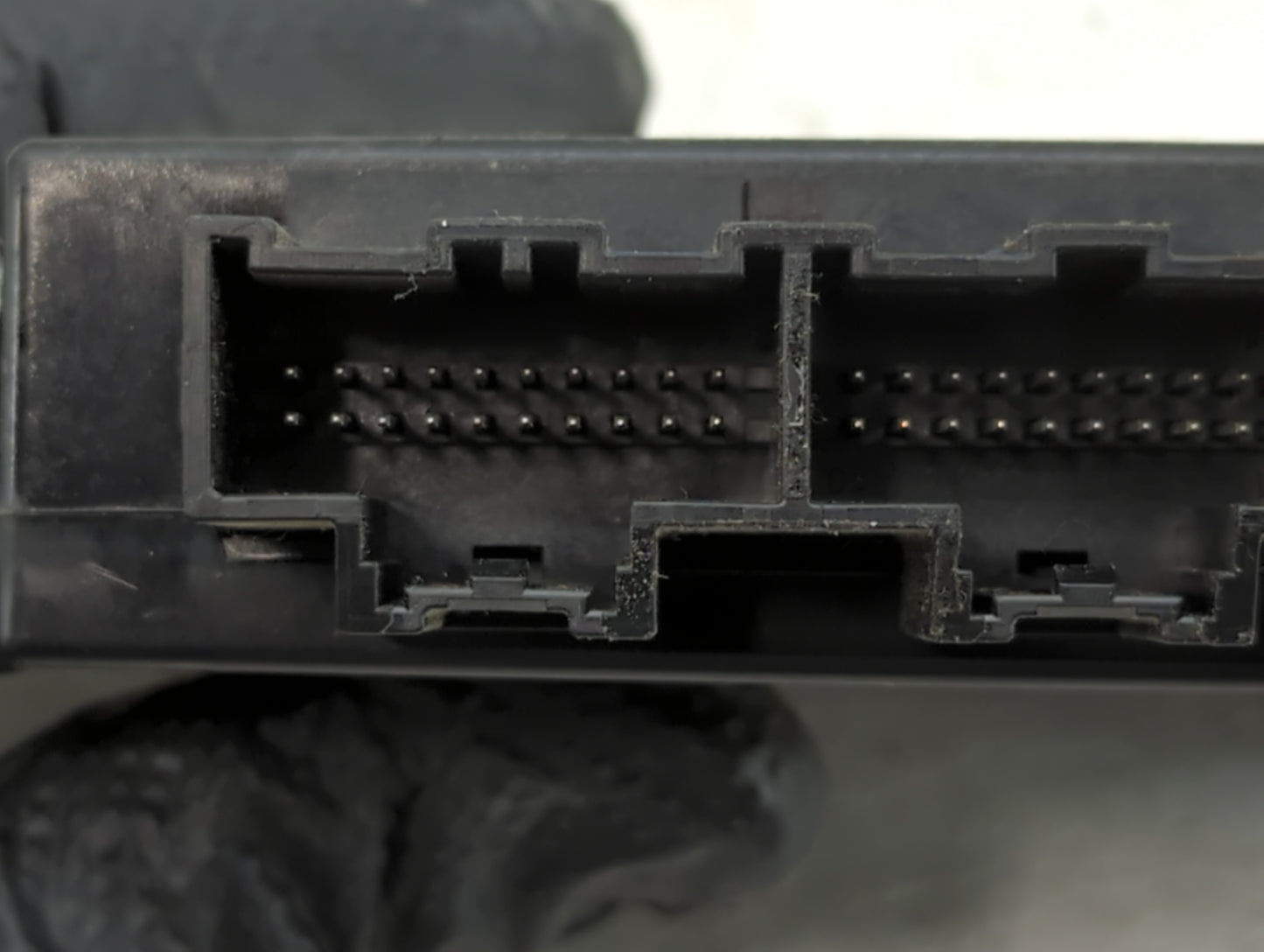 2007-2011 Gmc Yukon Body Control Module Bcm Inner Cabin Fuse Box - Oemusedautoparts1.com