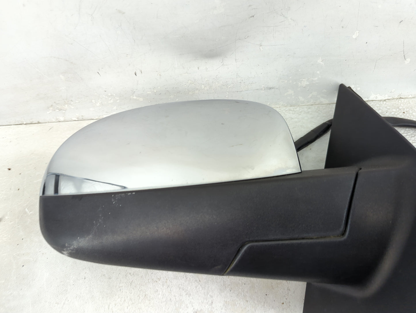 2007-2008 Gmc Yukon Xl Passenger Side View Mirror - Right Door Mirror OEM Used - Oemusedautoparts1.com