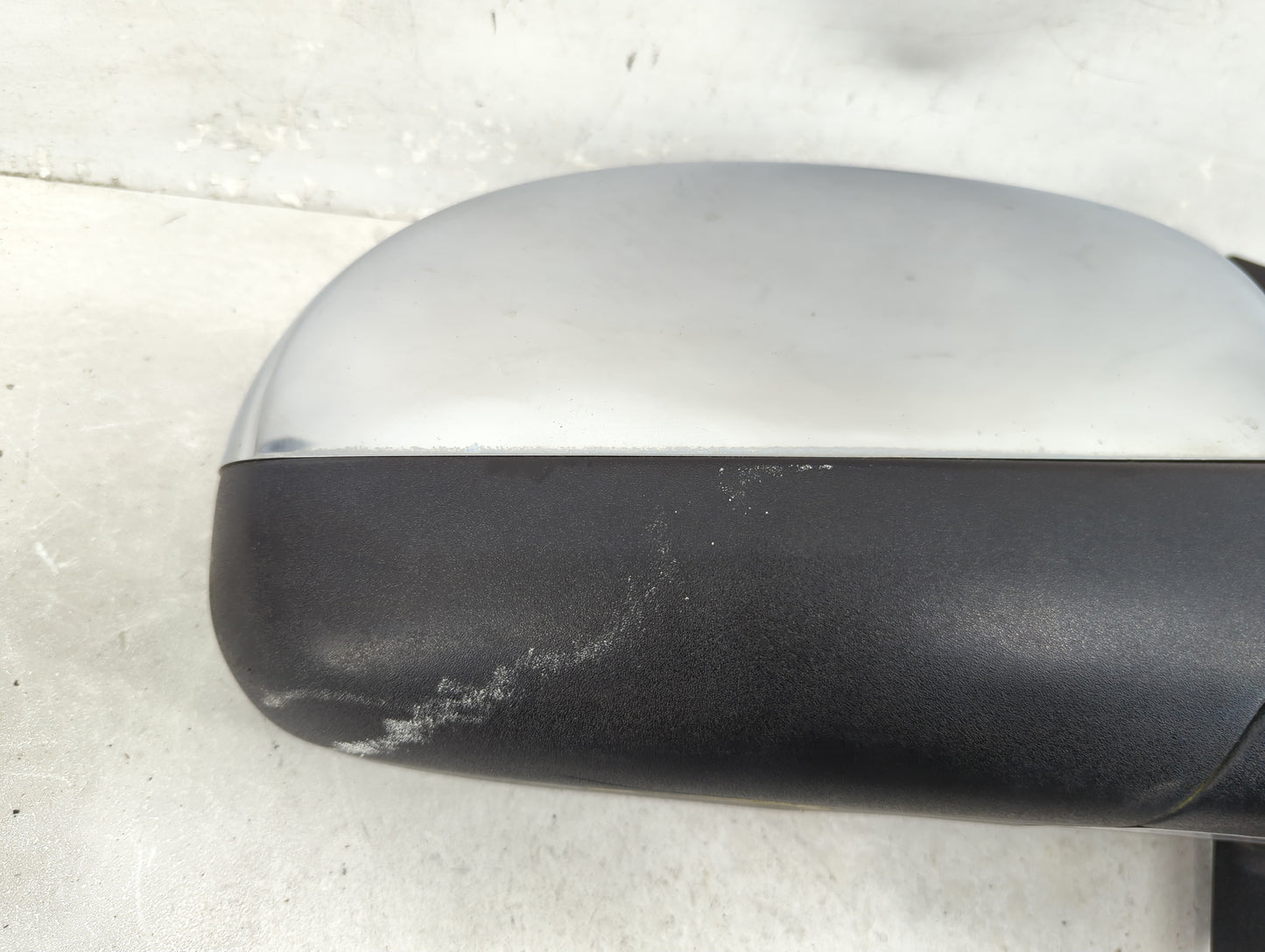 2007-2008 Gmc Yukon Xl Passenger Side View Mirror - Right Door Mirror OEM Used - Oemusedautoparts1.com