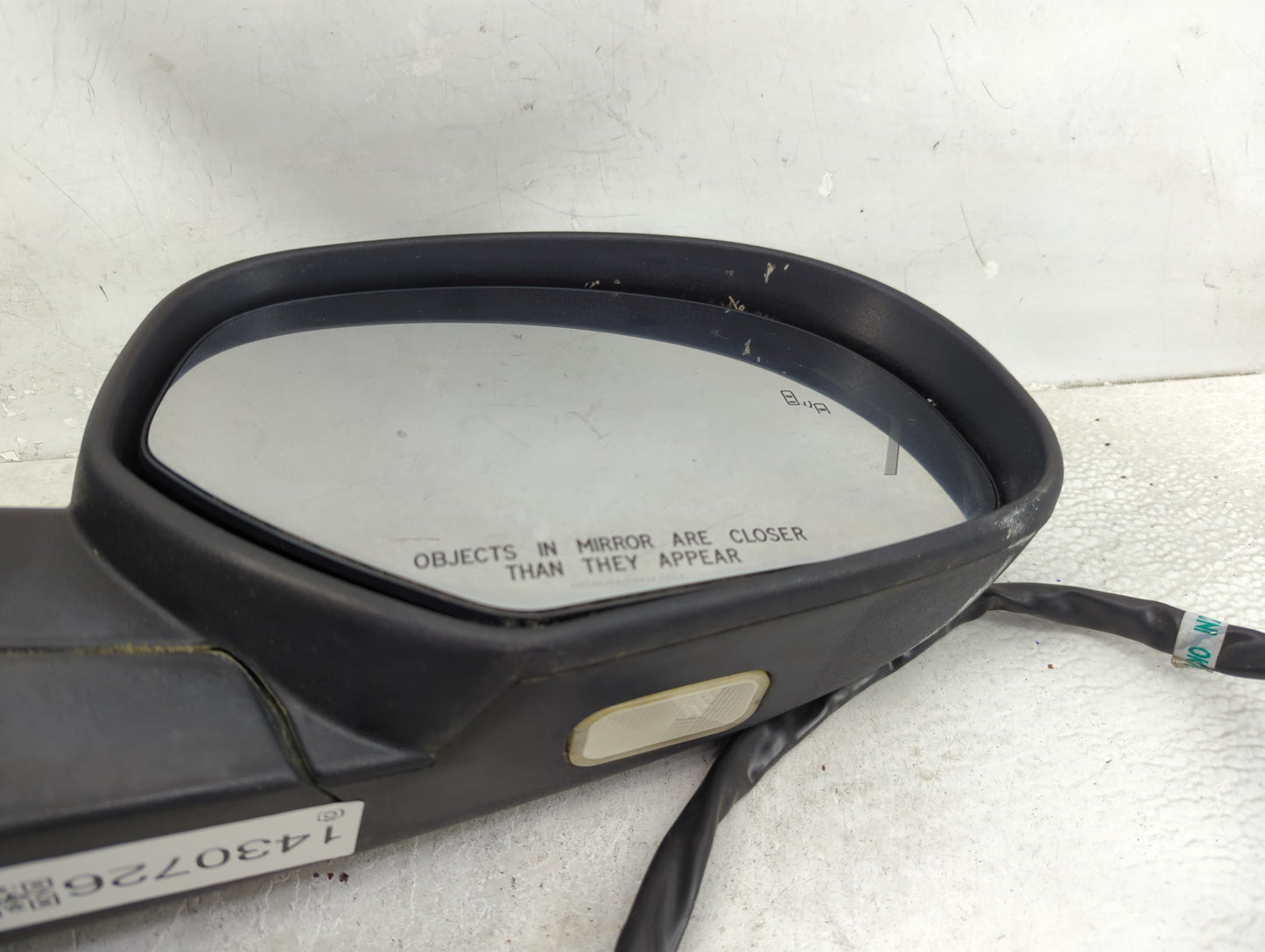 2007-2008 Gmc Yukon Xl Passenger Side View Mirror - Right Door Mirror OEM Used - Oemusedautoparts1.com