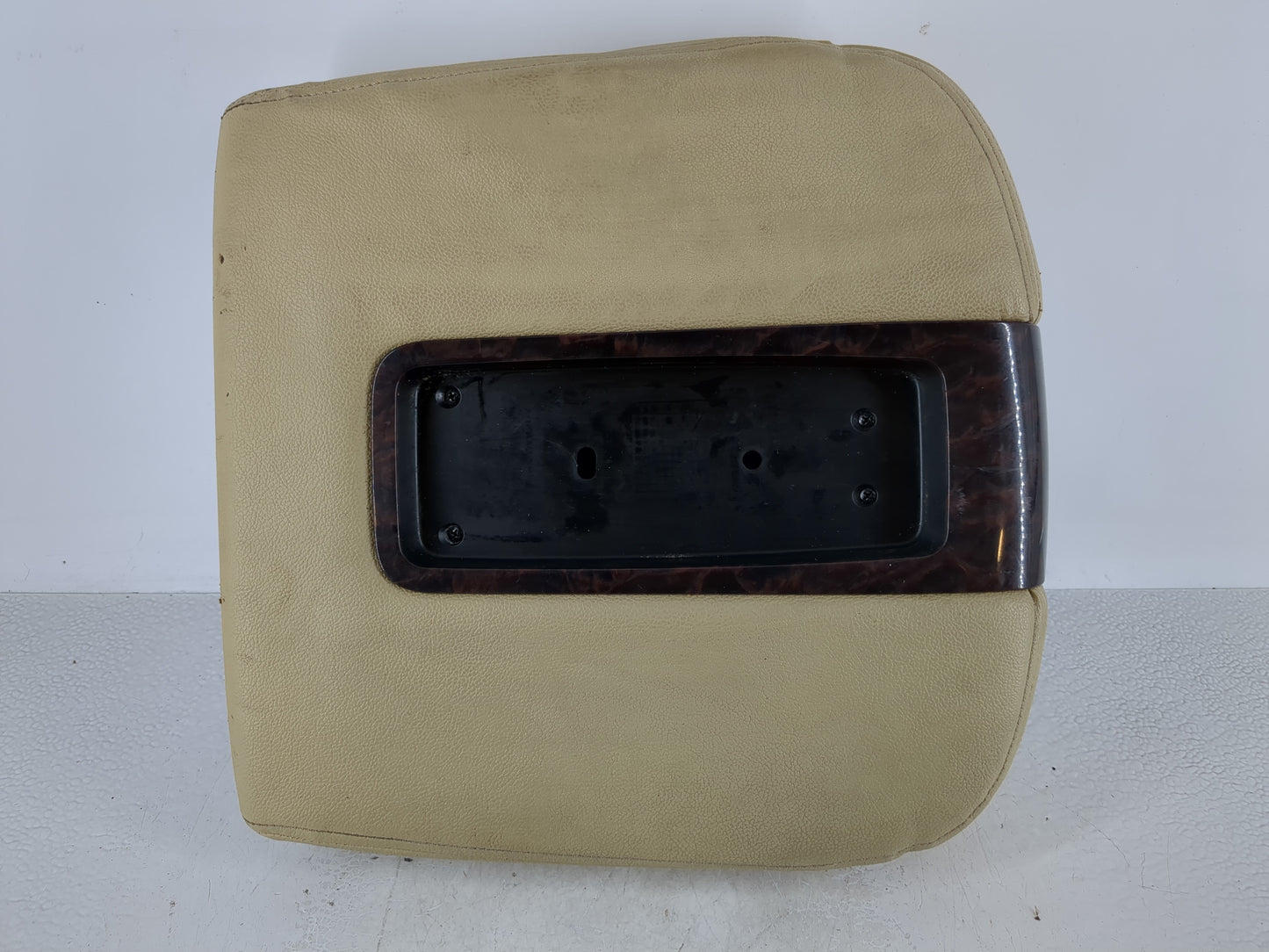 2007-2009 Gmc Yukon Xl 1500 Center Floor Console P/N:2387690830K-AB Fits Fits 2007 2008 2009 OEM Used Auto Parts - Oemusedau