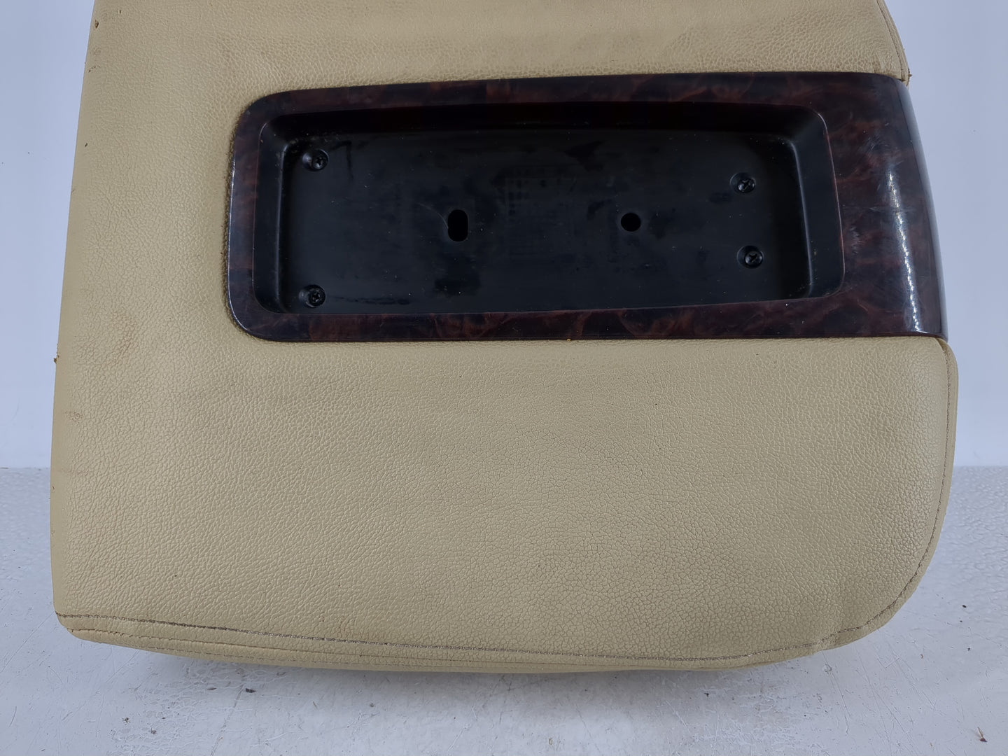 2007-2009 Gmc Yukon Xl 1500 Center Floor Console P/N:2387690830K-AB Fits Fits 2007 2008 2009 OEM Used Auto Parts - Oemusedau