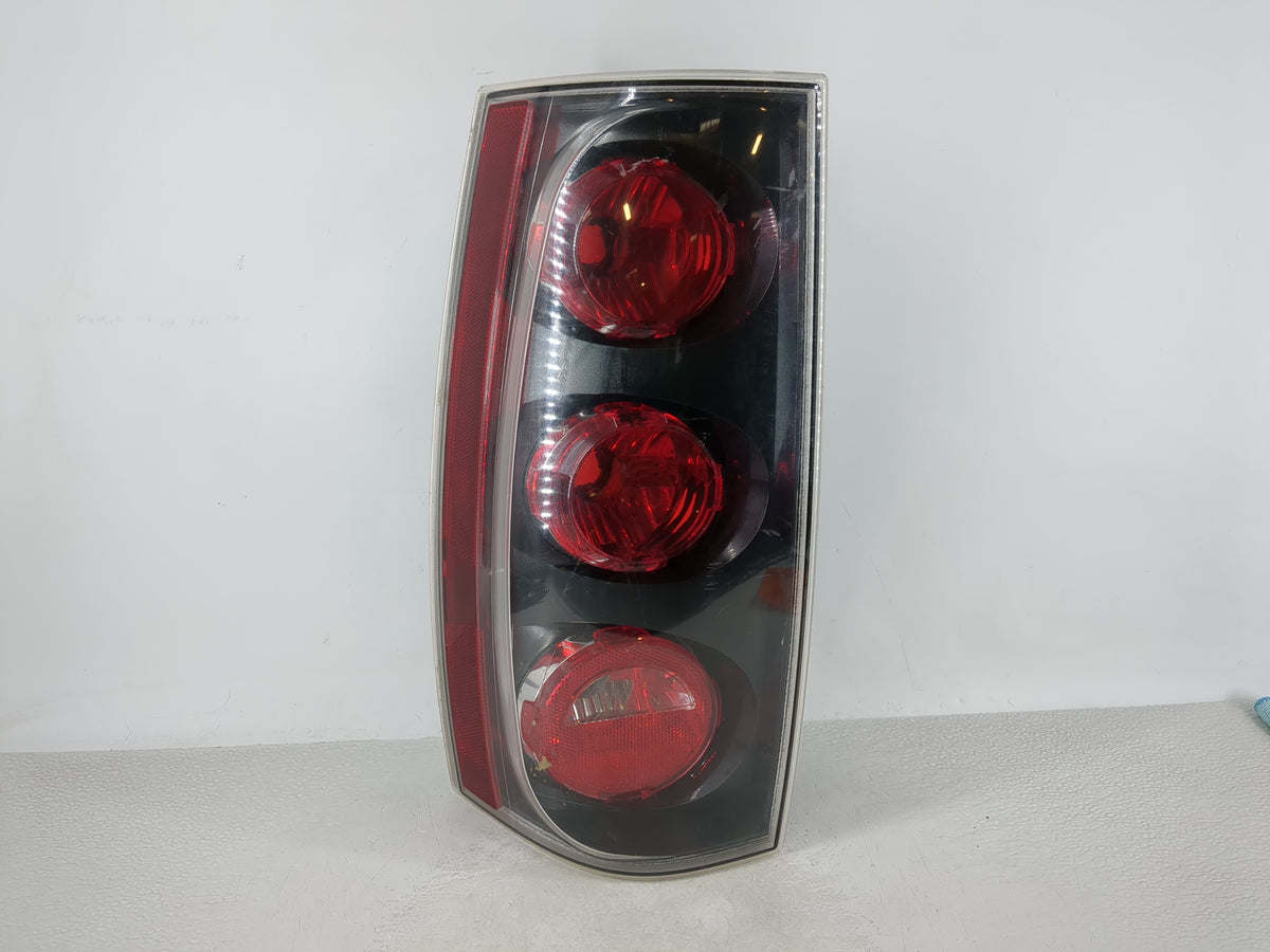 2007-2011 Gmc Yukon Xl 1500 Driver Left Side Deck Lid Mounted Tail Light - Oemusedautoparts1.com