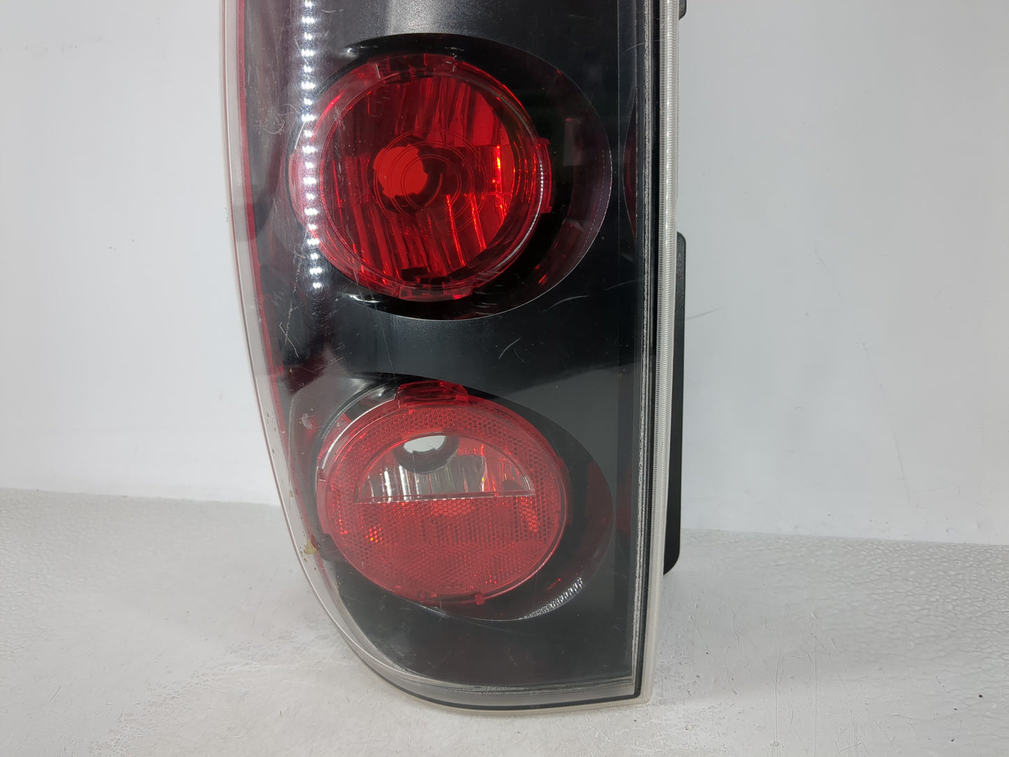 2007 Yukon Xl 1500 Driver Left Side Tail Light Taillight Deck Lid Mounted - Oemusedautoparts1.com