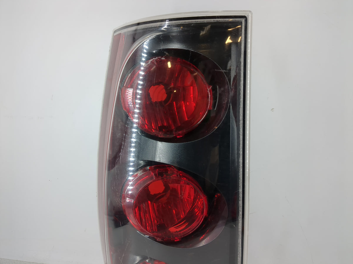 2007-2011 Gmc Yukon Xl 1500 Driver Left Side Deck Lid Mounted Tail Light - Oemusedautoparts1.com