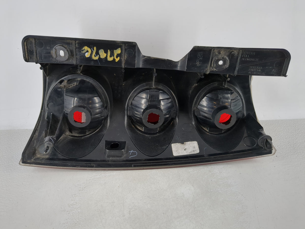 2007-2011 Gmc Yukon Xl 1500 Driver Left Side Deck Lid Mounted Tail Light - Oemusedautoparts1.com