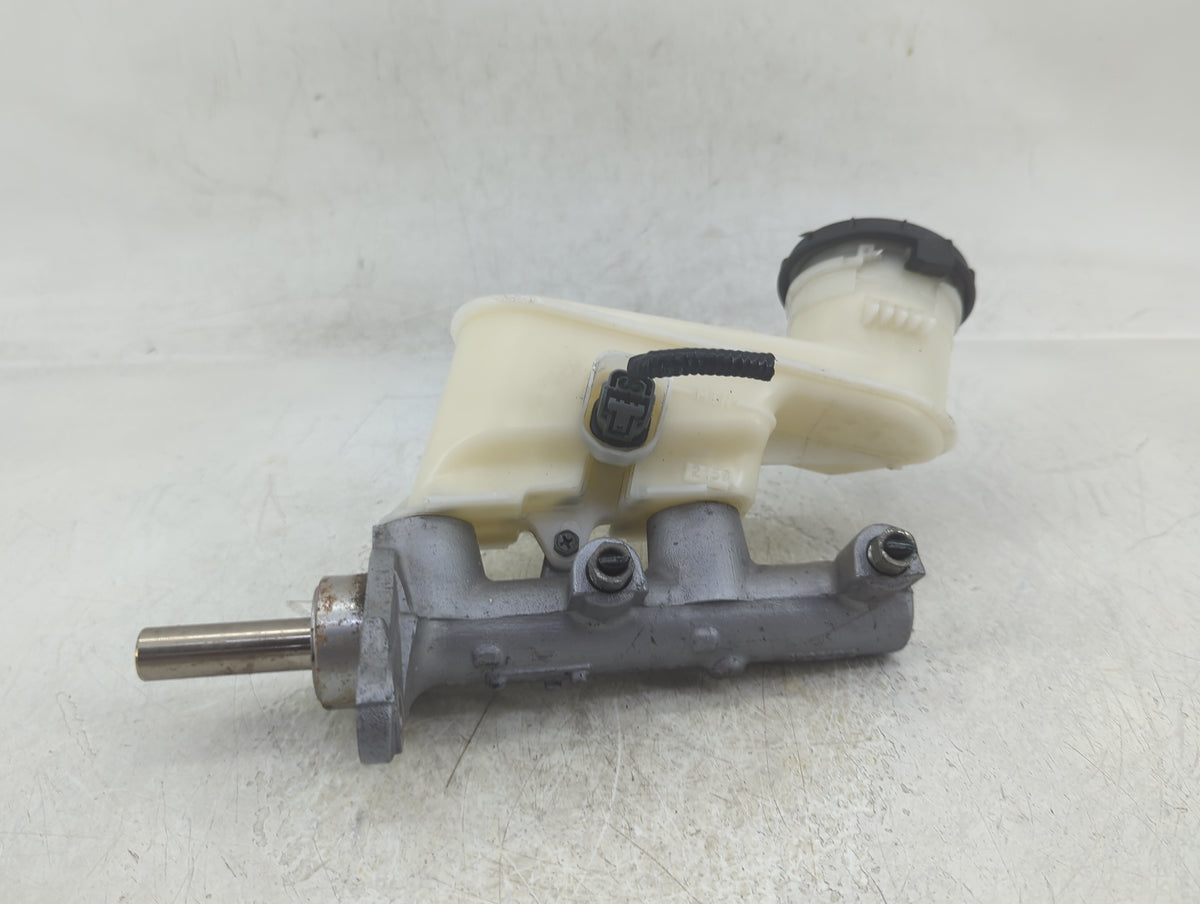 2008-2012 Honda Accord Brake Master Cylinder 1383245 - Oemusedautoparts1.com
