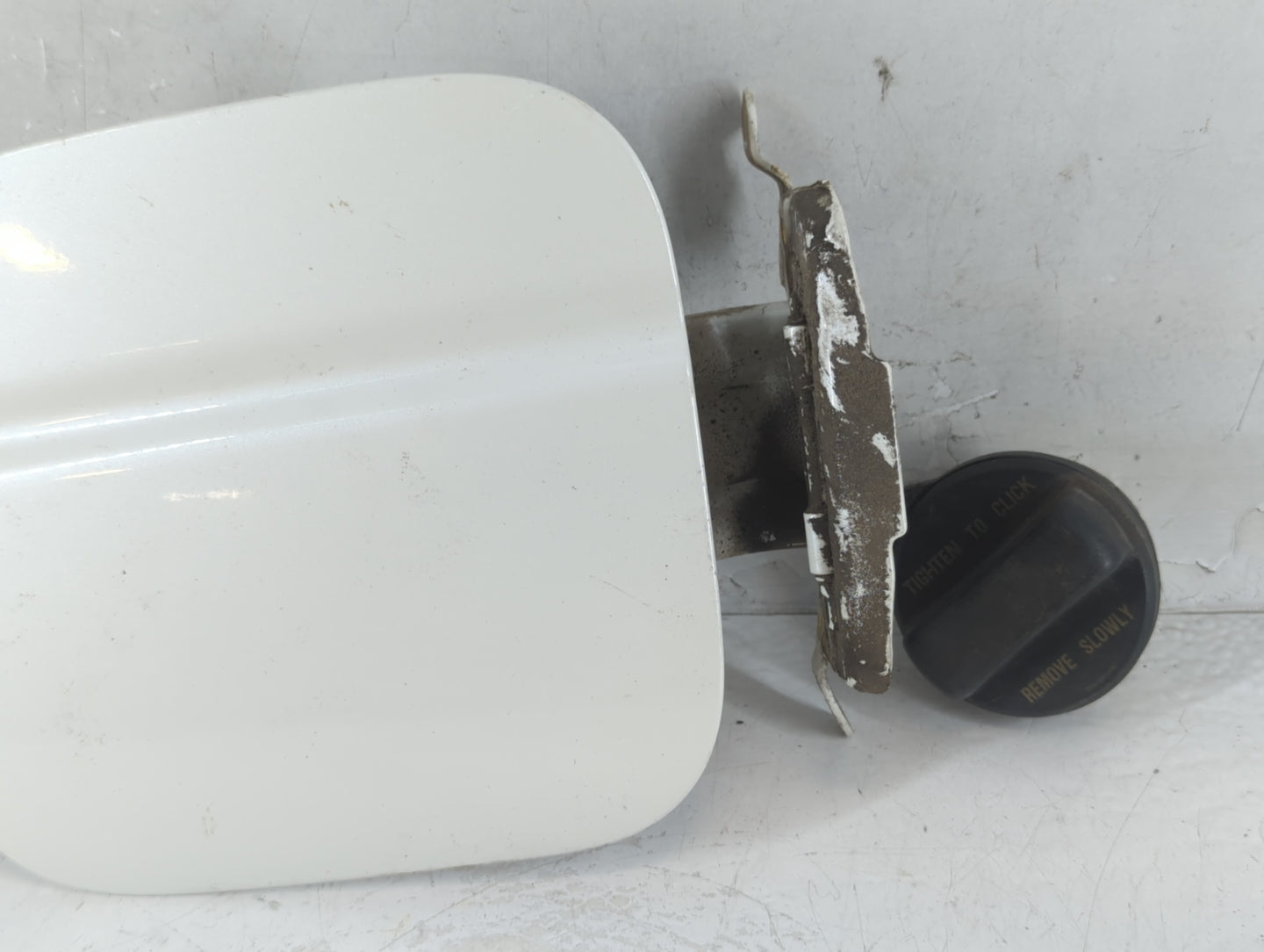 2008 Honda Accord Fuel Tank Door Lid Gas Tank - Oemusedautoparts1.com