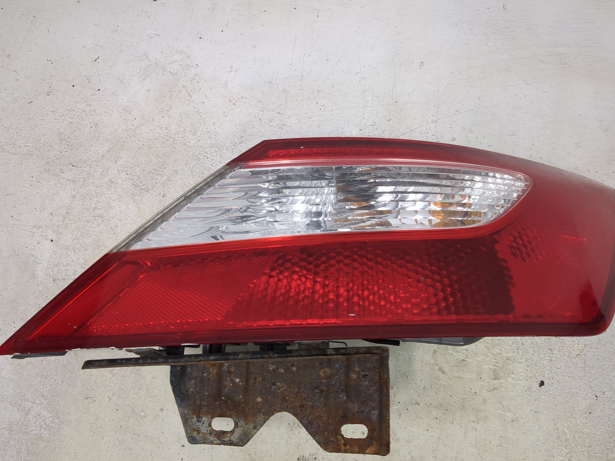 2006-2008 Honda Civic Passenger Right Side Deck Lid Mounted Tail Light - Oemusedautoparts1.com