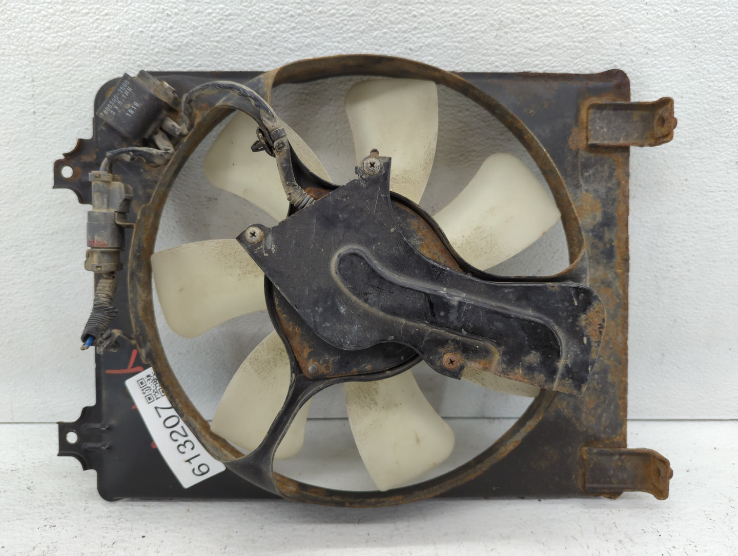 2006-2011 Honda Civic Left Radiator Fan Motor Assembly 613207 - Oemusedautoparts1.com