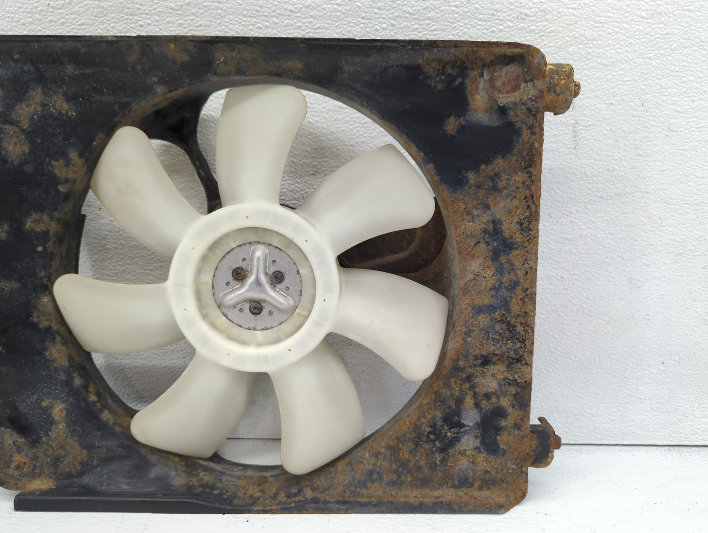 2006-2011 Honda Civic Left Radiator Fan Motor Assembly Black - Oemusedautoparts1.com