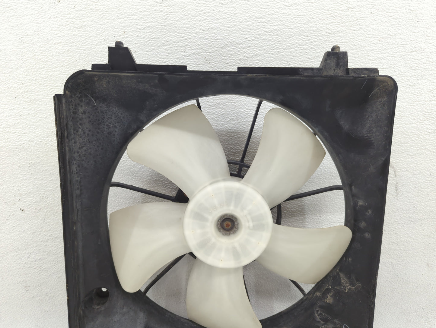 2006-2011 Honda Civic Left Radiator Fan Motor Assembly Cream 617452 - Oemusedautoparts1.com