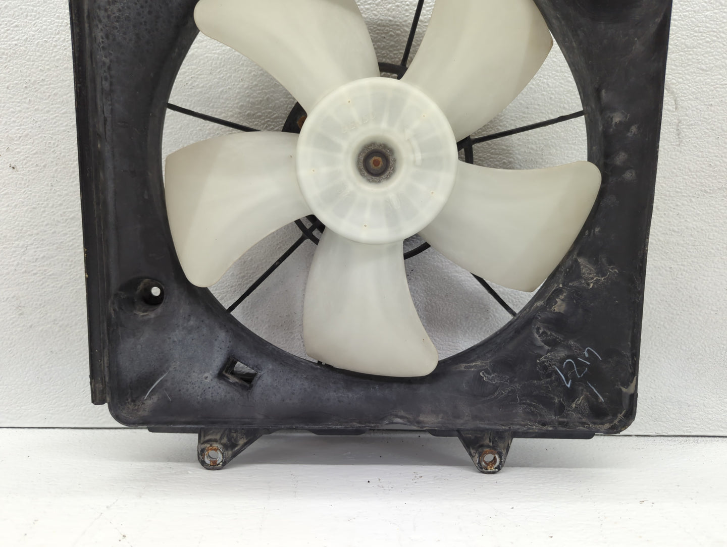 2006-2011 Honda Civic Left Radiator Fan Motor Assembly Cream 617452 - Oemusedautoparts1.com