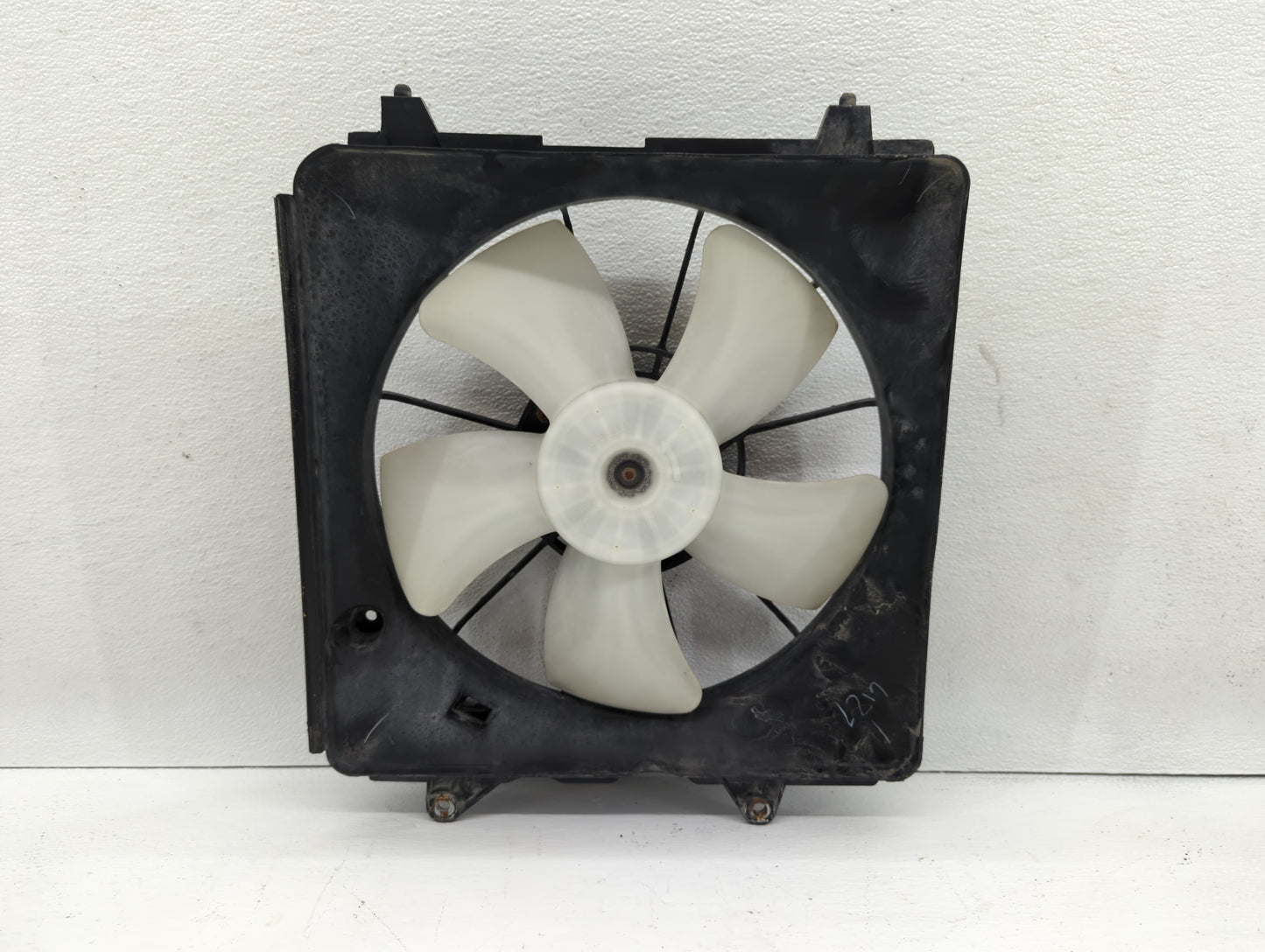 2006-2011 Honda Civic Left Radiator Fan Motor Assembly Cream 617452 - Oemusedautoparts1.com