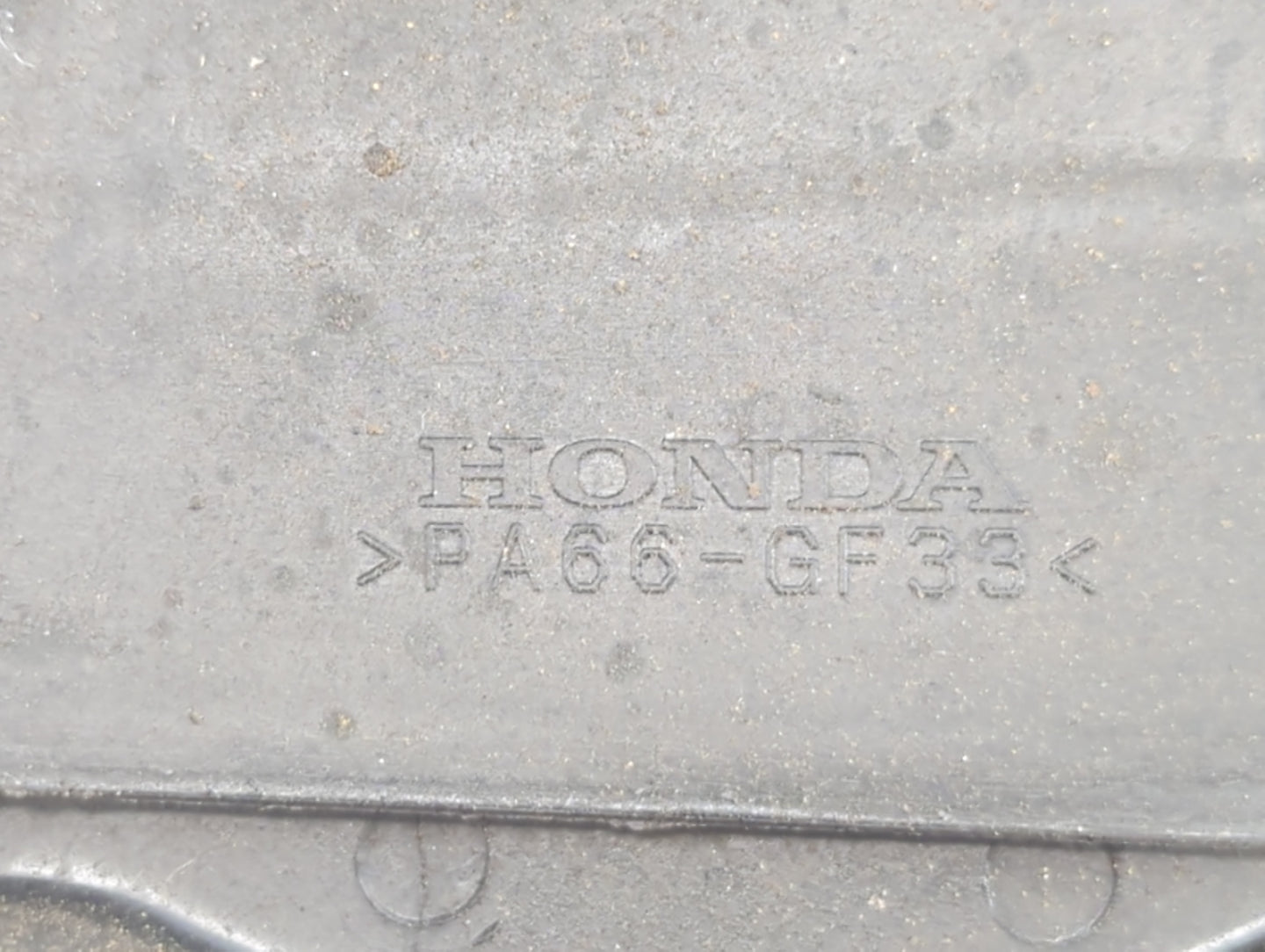 2008 Honda Civic Driver Left Cylinder Head Valve Cover P/N:>PA66-GF33< Fits OEM Used Auto Parts - Oemusedautoparts1.com