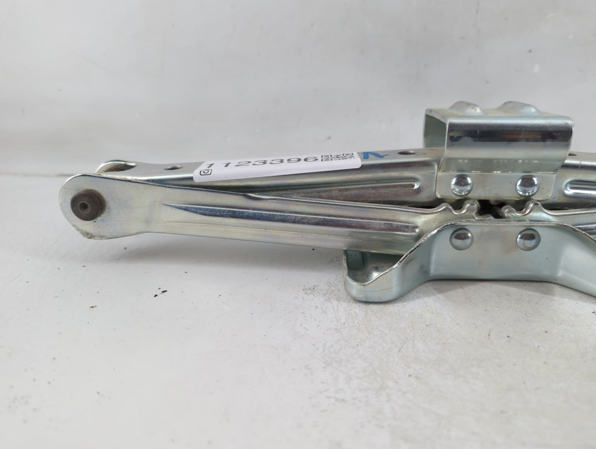 2008 Honda Cr-v Spare Scissor Car Jack 1123396 - Oemusedautoparts1.com