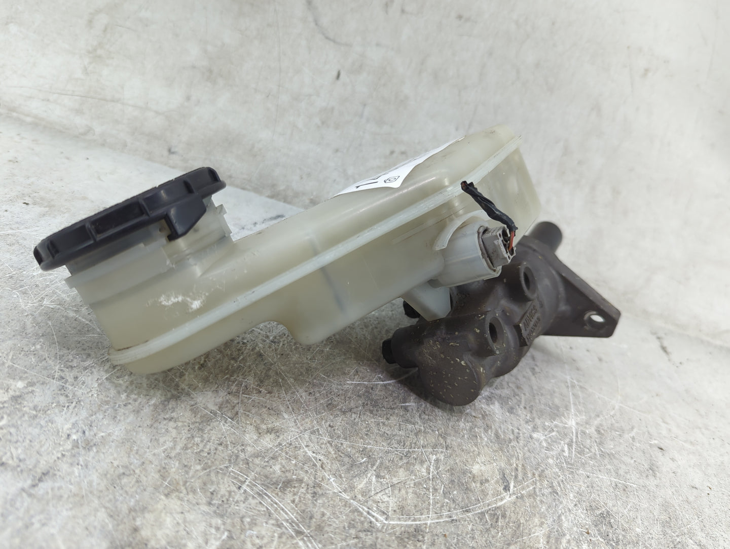 2005-2010 Honda Odyssey Brake Master Cylinder 1467627 - Oemusedautoparts1.com