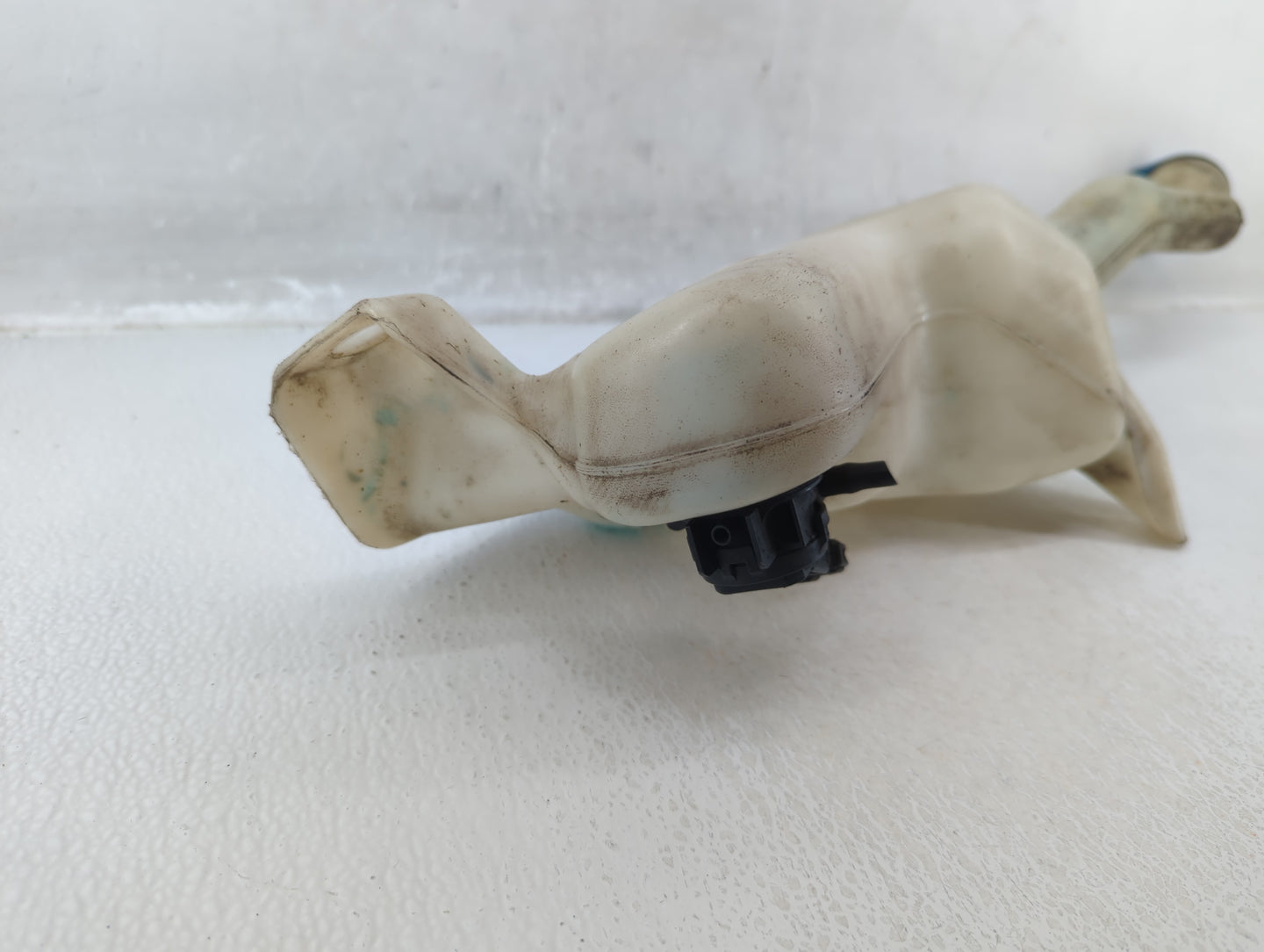 2005-2010 Honda Odyssey Windshield Washer Fluid Reservoir Bottle Oem - Oemusedautoparts1.com