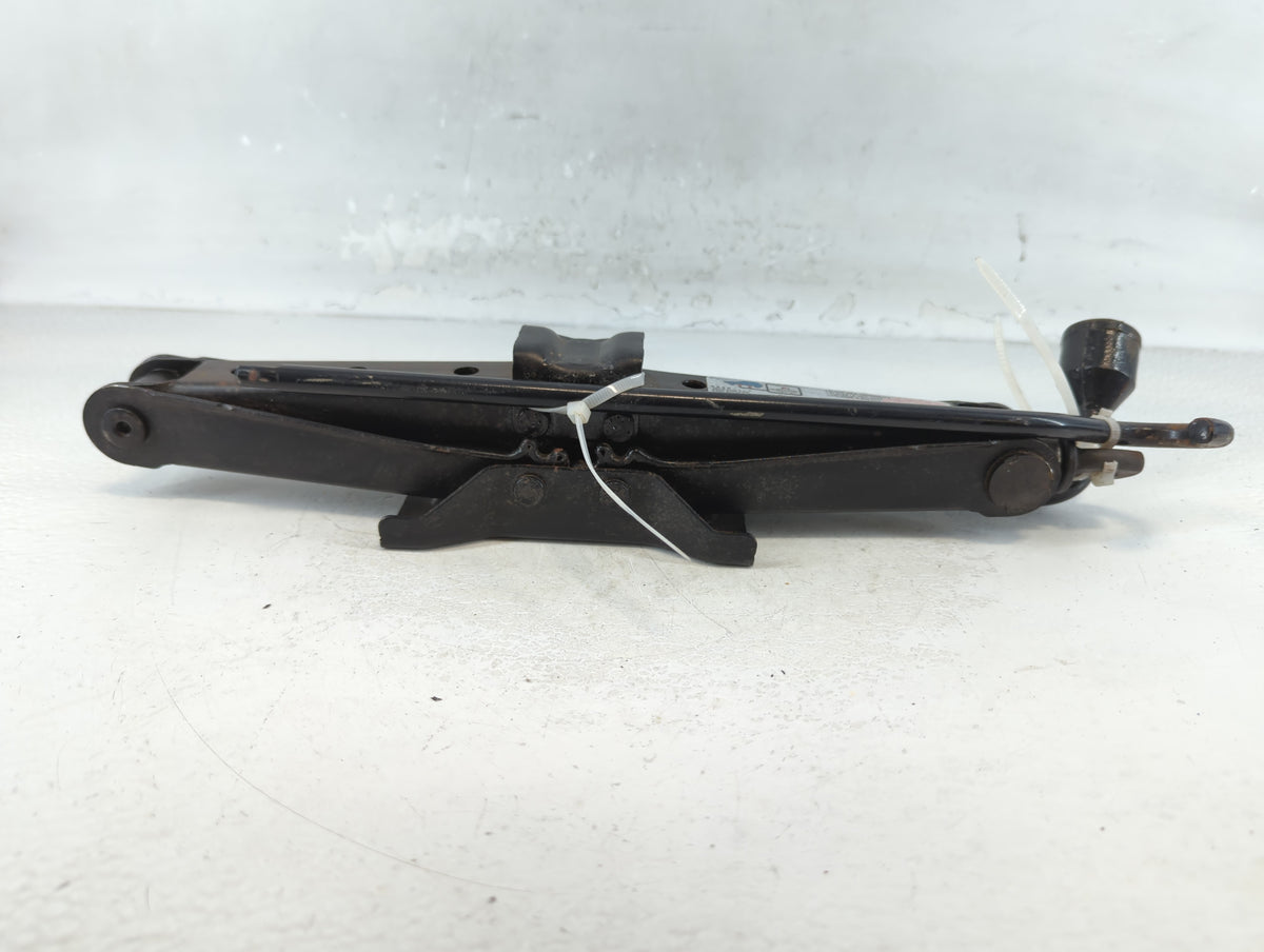 2008 Honda Odyssey Spare Scissor Car Jack 883330 - Oemusedautoparts1.com