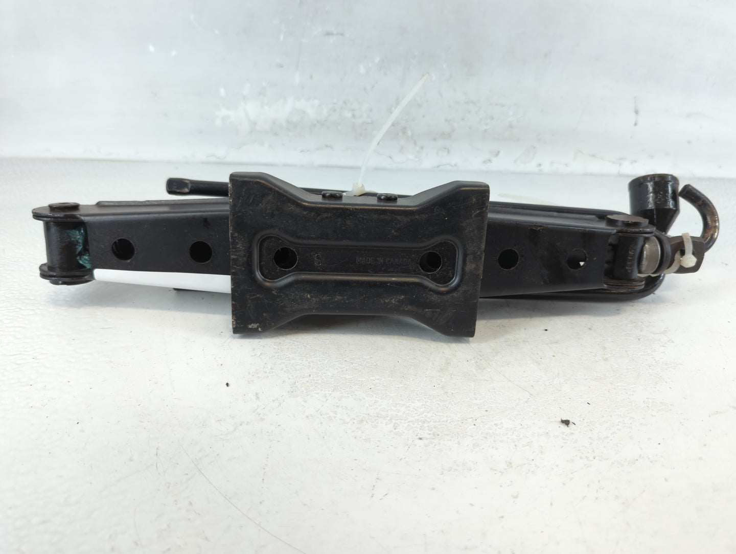 2008 Honda Odyssey Spare Scissor Car Jack 883330 - Oemusedautoparts1.com