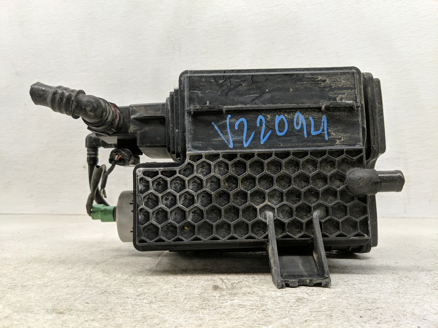 2008 Honda Pilot Fuel Vapor Charcoal Canister - Oemusedautoparts1.com