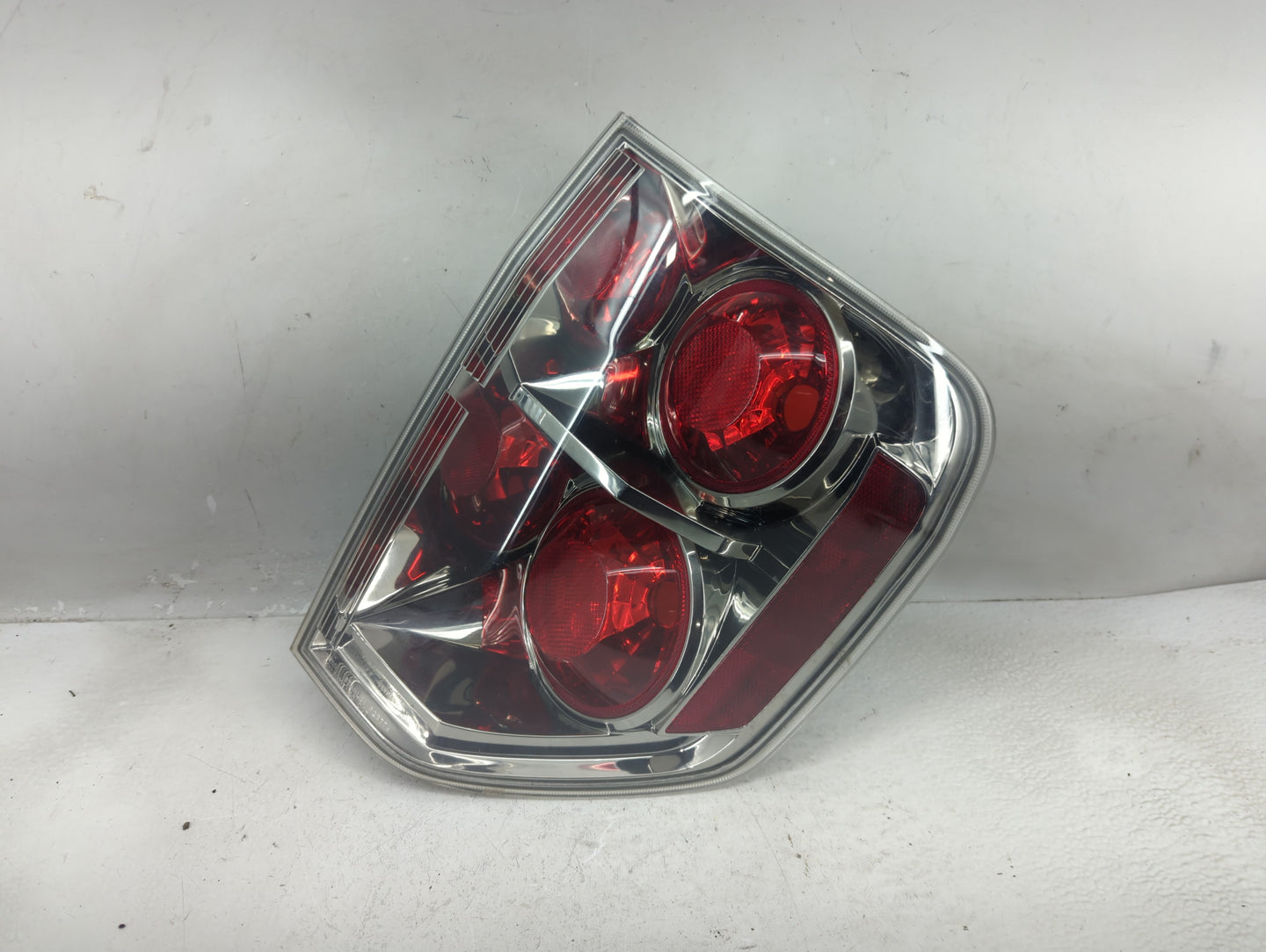 2006-2008 Honda Pilot Tail Light Assembly Passenger Right OEM P/N:P5522 P2377 Fits Fits 2006 2007 2008 OEM Used Auto Parts -