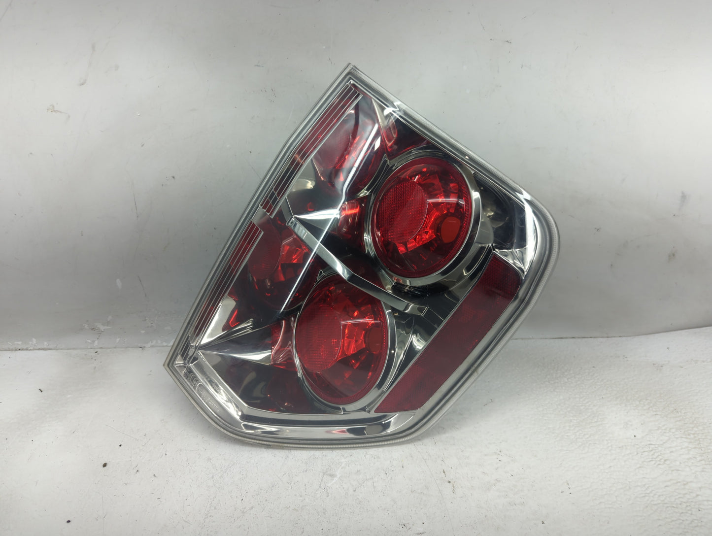 2006-2008 Honda Pilot Tail Light Assembly Passenger Right OEM P/N:P5522 P2377 Fits Fits 2006 2007 2008 OEM Used Auto Parts -