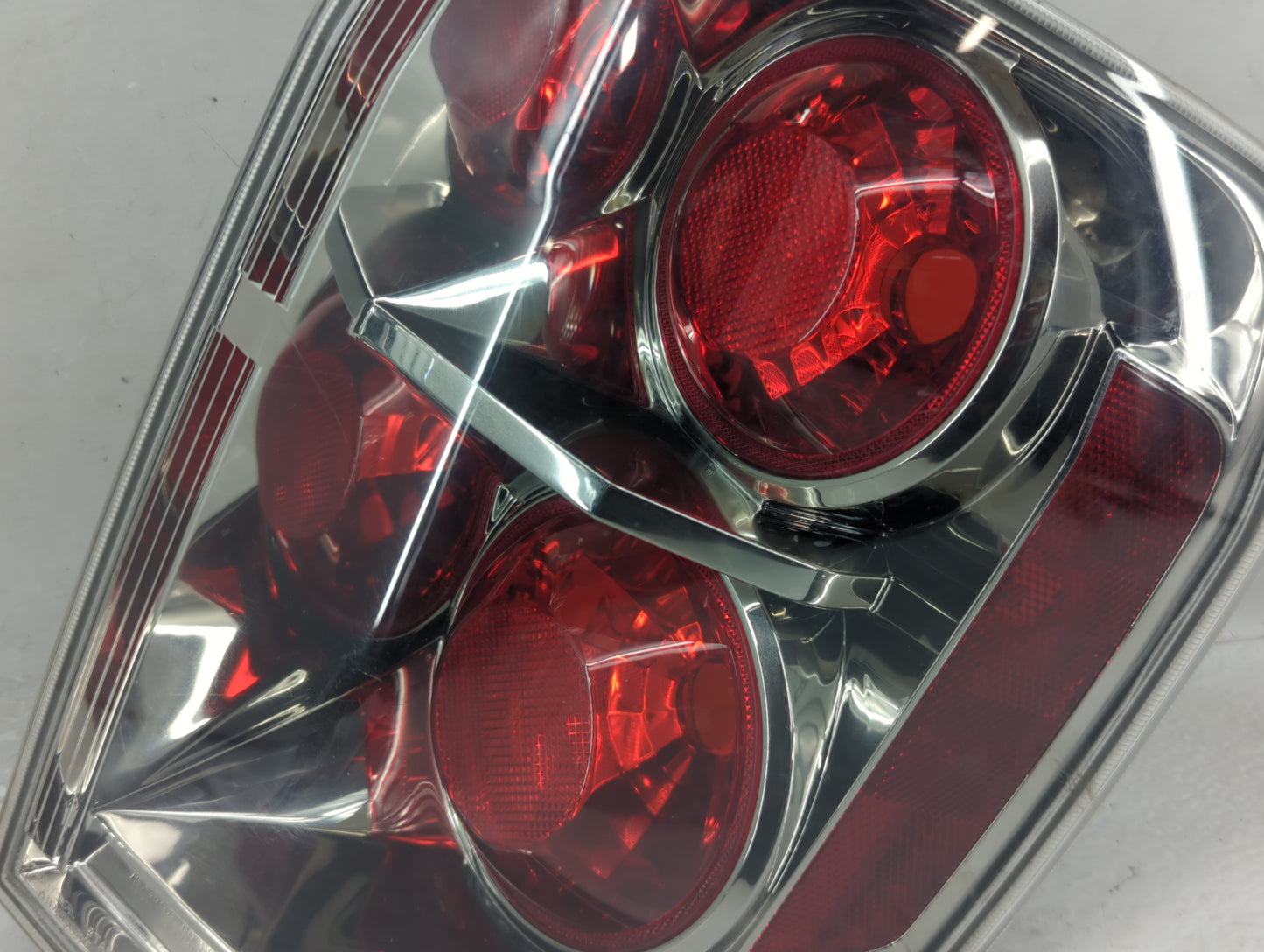 2006-2008 Honda Pilot Tail Light Assembly Passenger Right OEM P/N:P5522 P2377 Fits Fits 2006 2007 2008 OEM Used Auto Parts -
