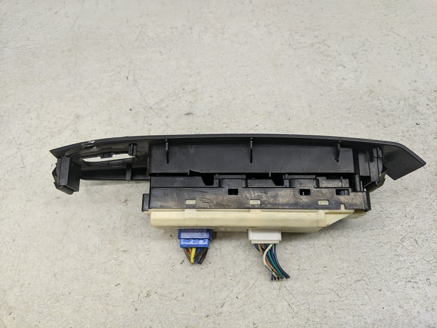 2008 Hummer H3 Master Power Window Switch Replacement Driver Side Left Fits OEM Used Auto Parts - Oemusedautoparts1.com