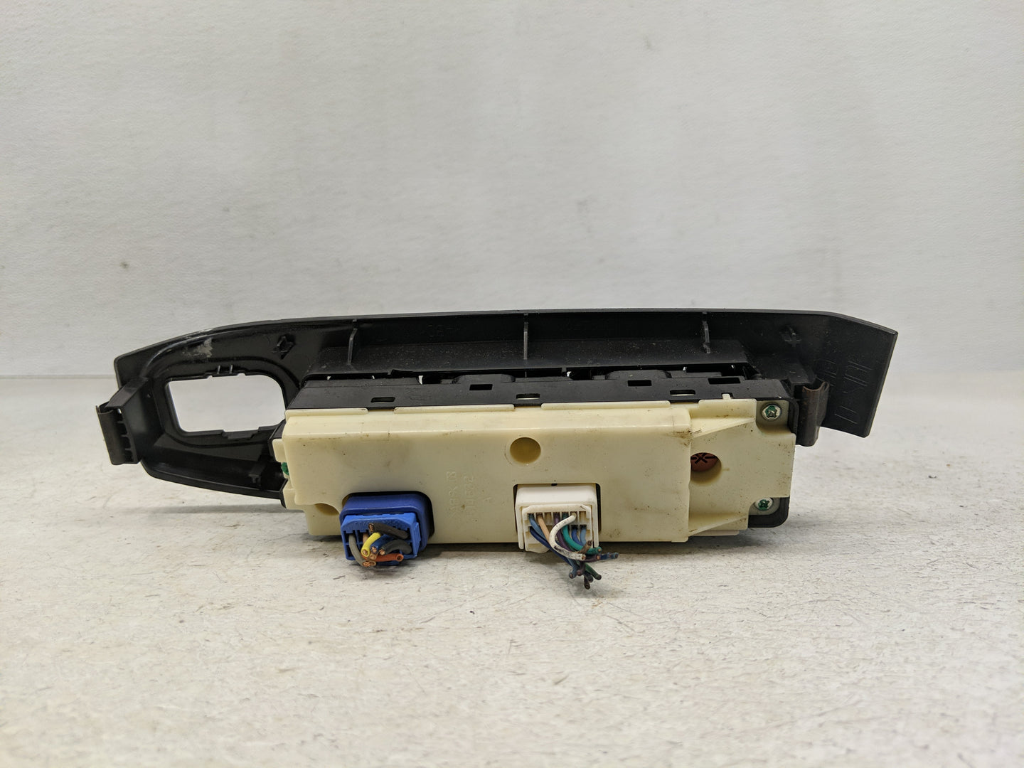 2008 Hummer H3 Master Power Window Switch Replacement Driver Side Left Fits OEM Used Auto Parts - Oemusedautoparts1.com