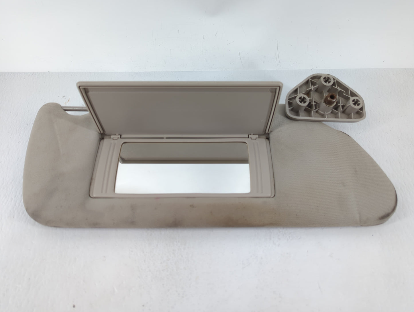 2008 Hummer H3 Sun Visor Shade Replacement Passenger Right Mirror Fits OEM Used Auto Parts - Oemusedautoparts1.com