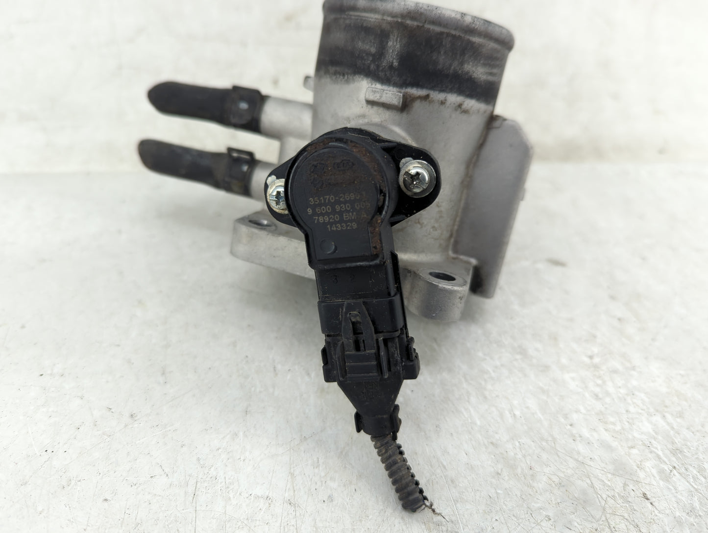 2006-2011 Hyundai Accent Throttle Body Fits Fits 2006 2007 2008 2009 2010 2011 OEM Used Auto Parts - Oemusedautoparts1.com