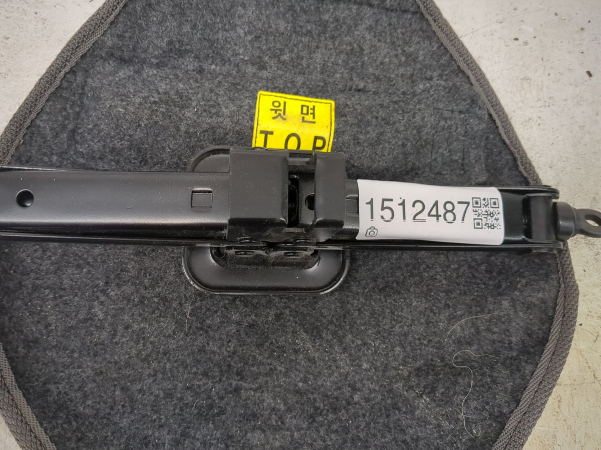 2008 Hyundai Accent Spare Scissor Car Jack - Oemusedautoparts1.com