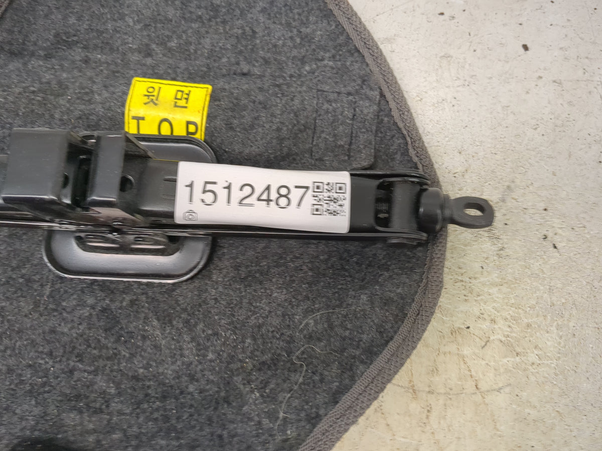 2008 Hyundai Accent Spare Scissor Car Jack - Oemusedautoparts1.com