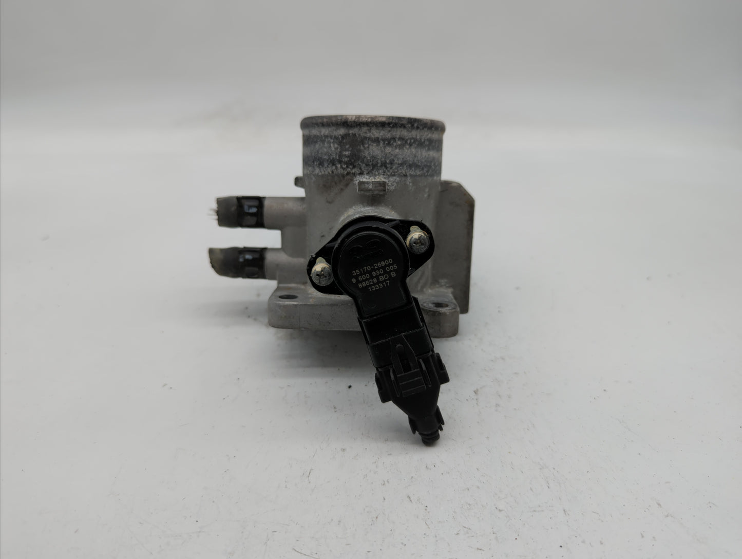 2006-2011 Hyundai Accent Throttle Body P/N:35170-26900 35100-26860 Fits Fits 2006 2007 2008 2009 2010 2011 OEM Used Auto Par