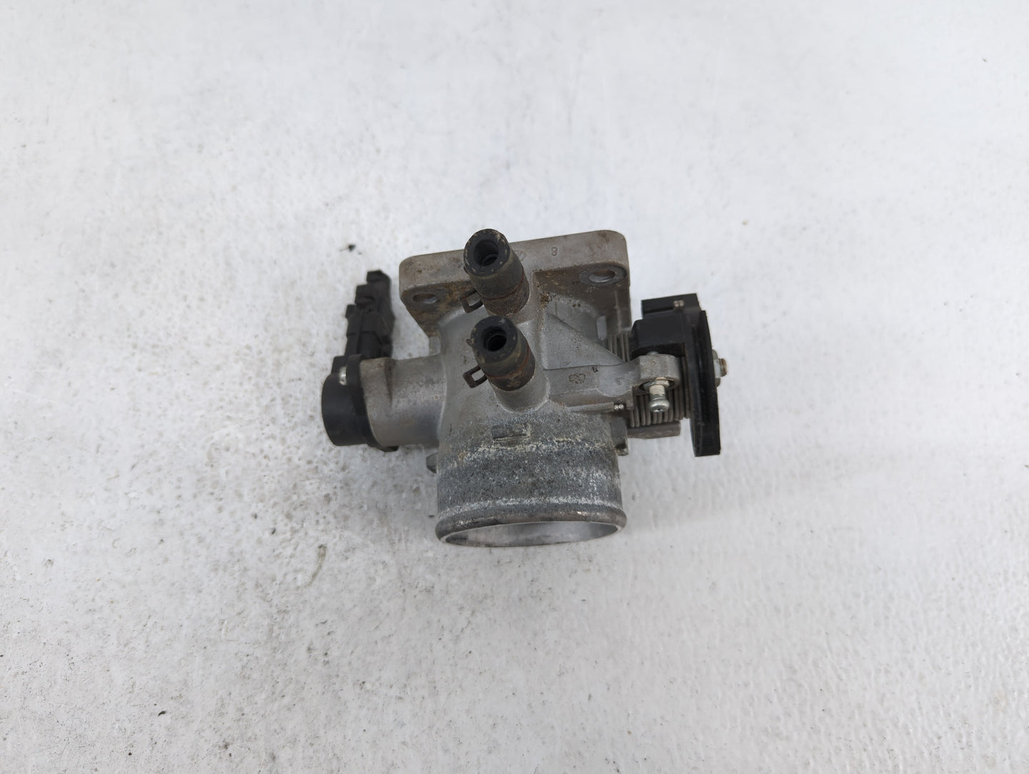 2006-2011 Hyundai Accent Throttle Body P/N:35100-26860 35170-26900 Fits Fits 2006 2007 2008 2009 2010 2011 OEM Used Auto Par
