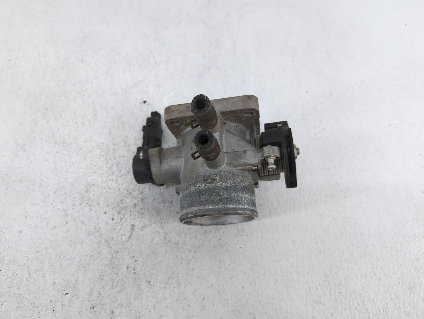 2006-2011 Hyundai Accent Throttle Body P/N:35100-26860 35170-26900 Fits Fits 2006 2007 2008 2009 2010 2011 OEM Used Auto Par
