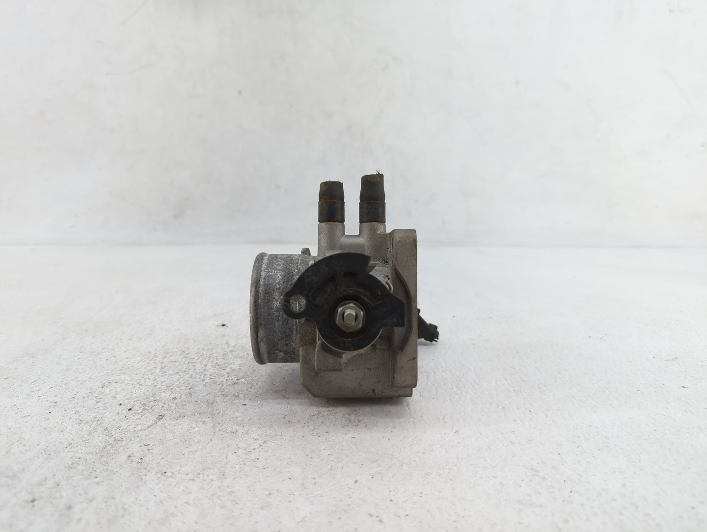 2006-2011 Hyundai Accent Throttle Body P/N:35100-26860 35170-26900 Fits Fits 2006 2007 2008 2009 2010 2011 OEM Used Auto Par