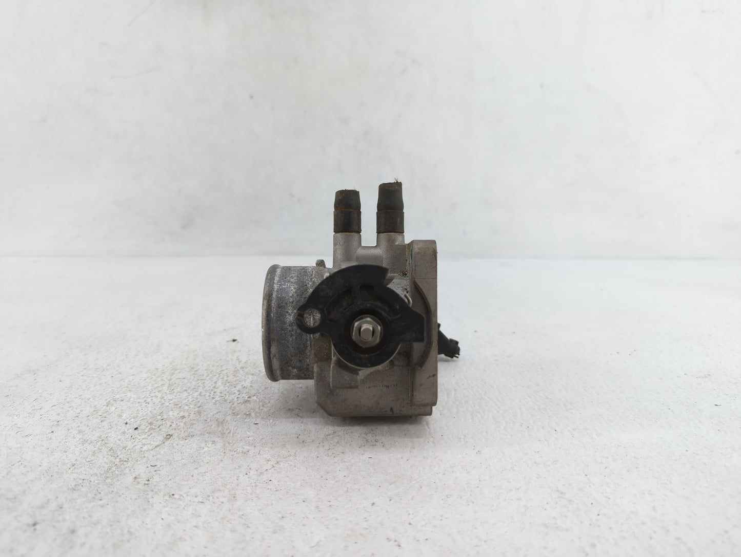 2006-2011 Hyundai Accent Throttle Body P/N:35100-26860 35170-26900 Fits Fits 2006 2007 2008 2009 2010 2011 OEM Used Auto Par