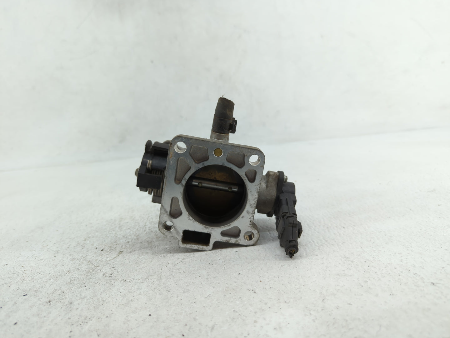 2006-2011 Hyundai Accent Throttle Body P/N:35100-26860 35170-26900 Fits Fits 2006 2007 2008 2009 2010 2011 OEM Used Auto Par