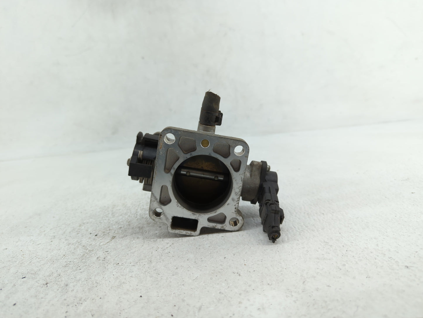 2006-2011 Hyundai Accent Throttle Body P/N:35100-26860 35170-26900 Fits Fits 2006 2007 2008 2009 2010 2011 OEM Used Auto Par