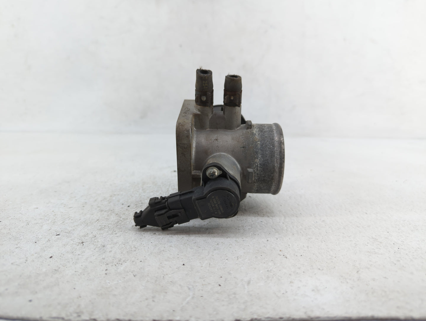2006-2011 Hyundai Accent Throttle Body P/N:35100-26860 35170-26900 Fits Fits 2006 2007 2008 2009 2010 2011 OEM Used Auto Par