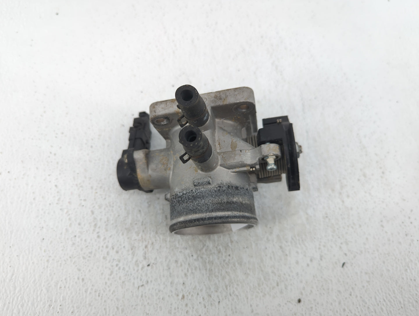 2006-2011 Hyundai Accent Throttle Body P/N:35170-26900 Fits Fits 2006 2007 2008 2009 2010 2011 OEM Used Auto Parts - Oemused