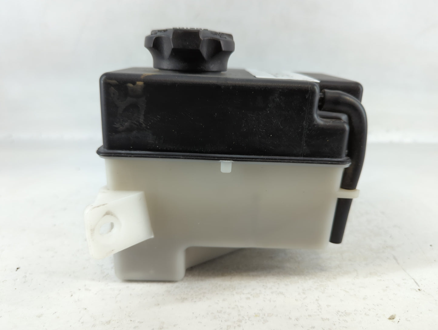 2006-2011 Hyundai Accent Windshield Washer Fluid Reservoir Bottle Oem - Oemusedautoparts1.com